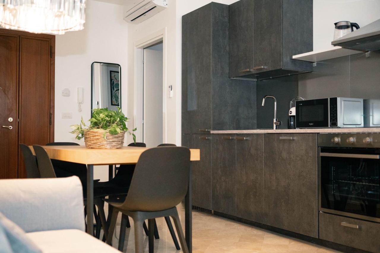 Black Marble - Design Apartment Bari Exterior foto